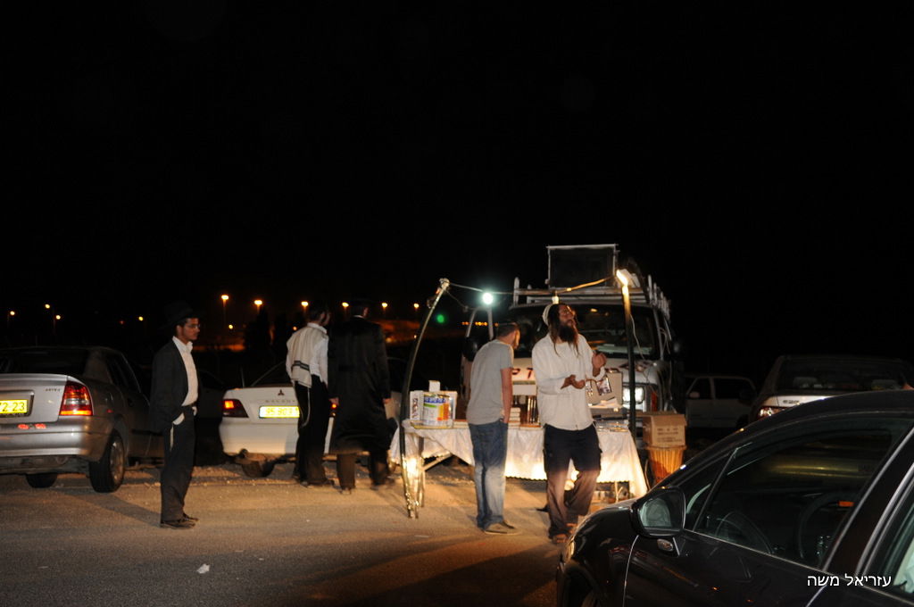 אלפים נוהרים לקבר שמואל הנביא בליווי כוחות משטרה