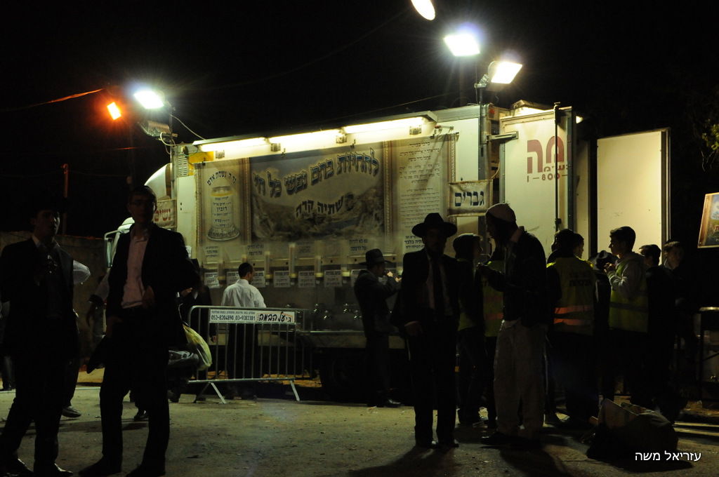 אלפים נוהרים לקבר שמואל הנביא בליווי כוחות משטרה