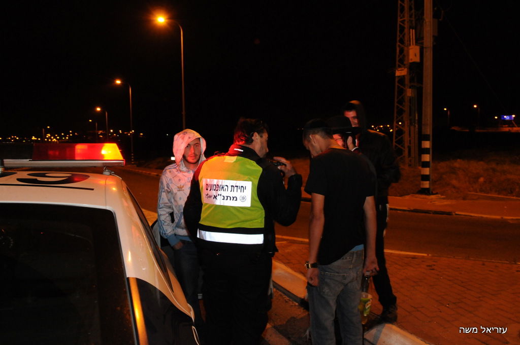 אלפים נוהרים לקבר שמואל הנביא בליווי כוחות משטרה