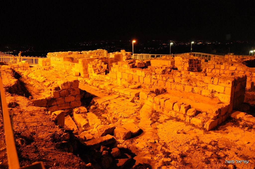 אלפים נוהרים לקבר שמואל הנביא בליווי כוחות משטרה