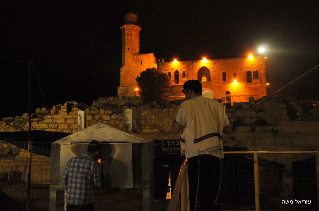 אלפים נוהרים לקבר שמואל הנביא בליווי כוחות משטרה