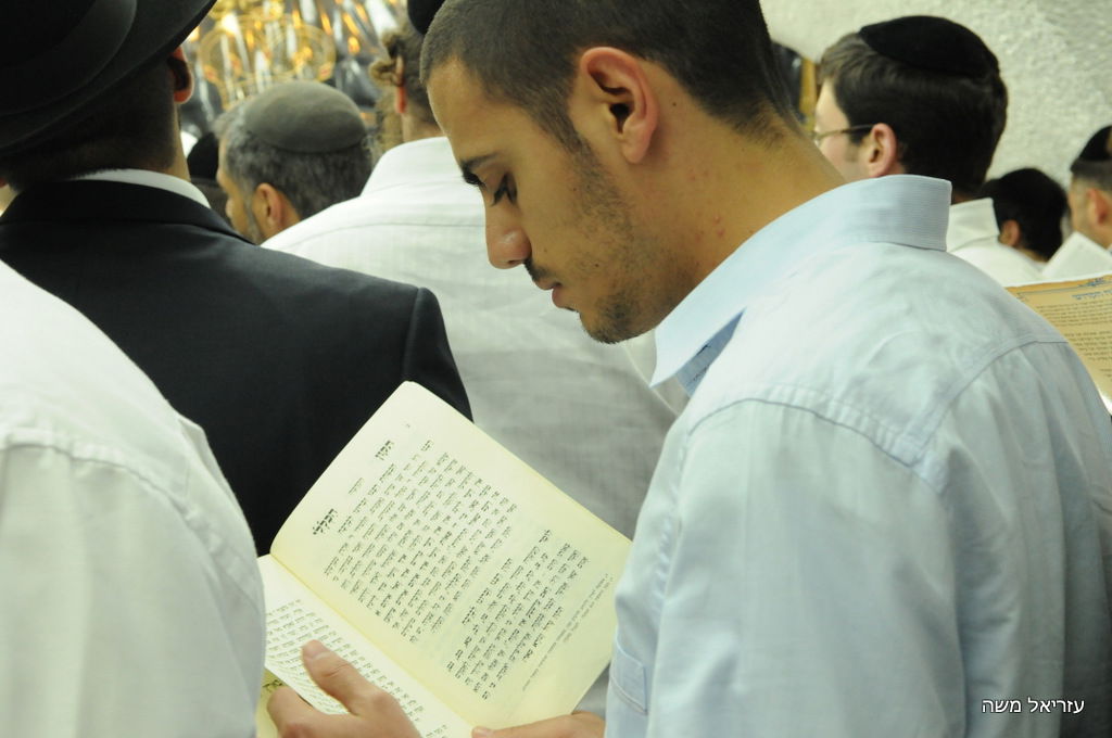 אלפים נוהרים לקבר שמואל הנביא בליווי כוחות משטרה