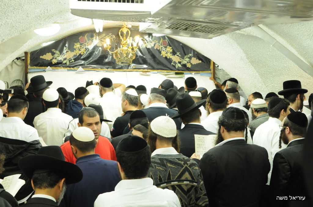 אלפים נוהרים לקבר שמואל הנביא בליווי כוחות משטרה