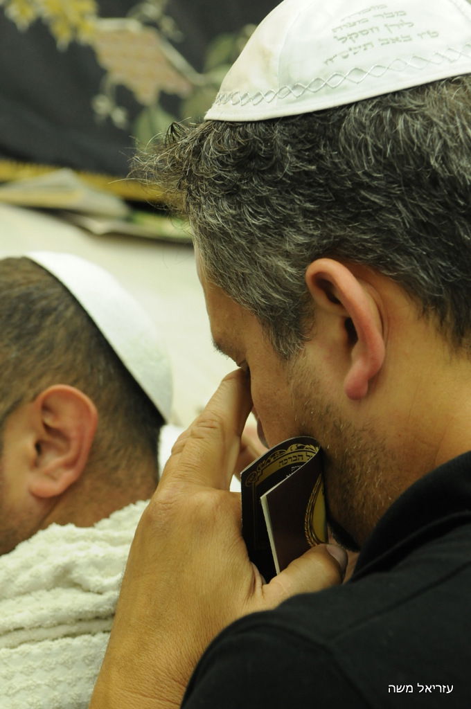 אלפים נוהרים לקבר שמואל הנביא בליווי כוחות משטרה