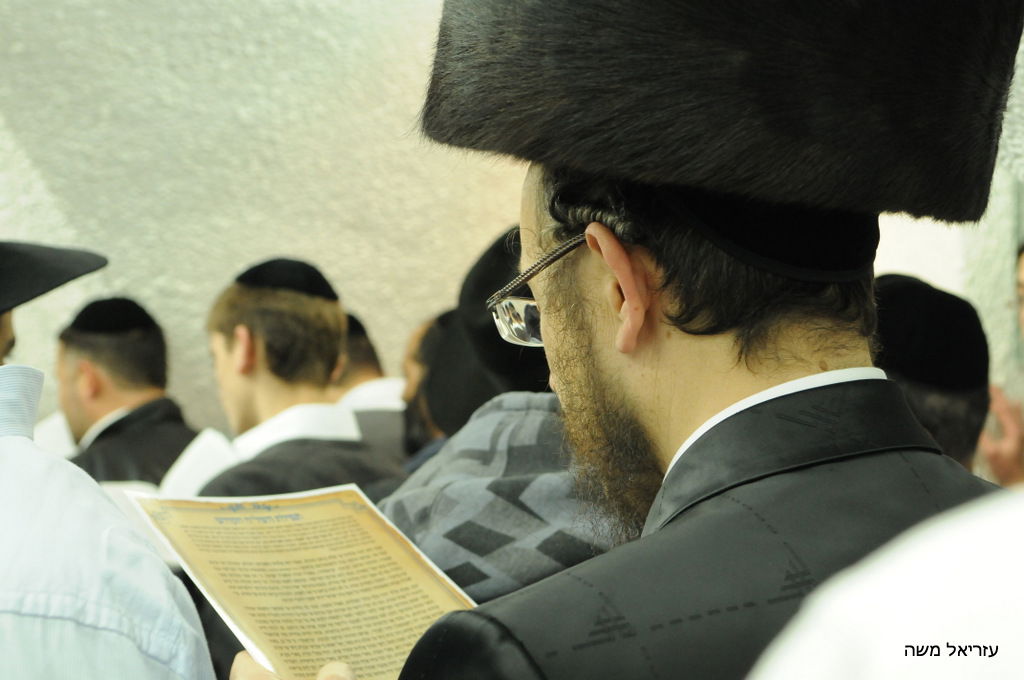 אלפים נוהרים לקבר שמואל הנביא בליווי כוחות משטרה