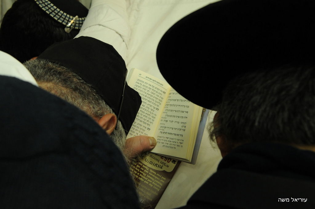 אלפים נוהרים לקבר שמואל הנביא בליווי כוחות משטרה