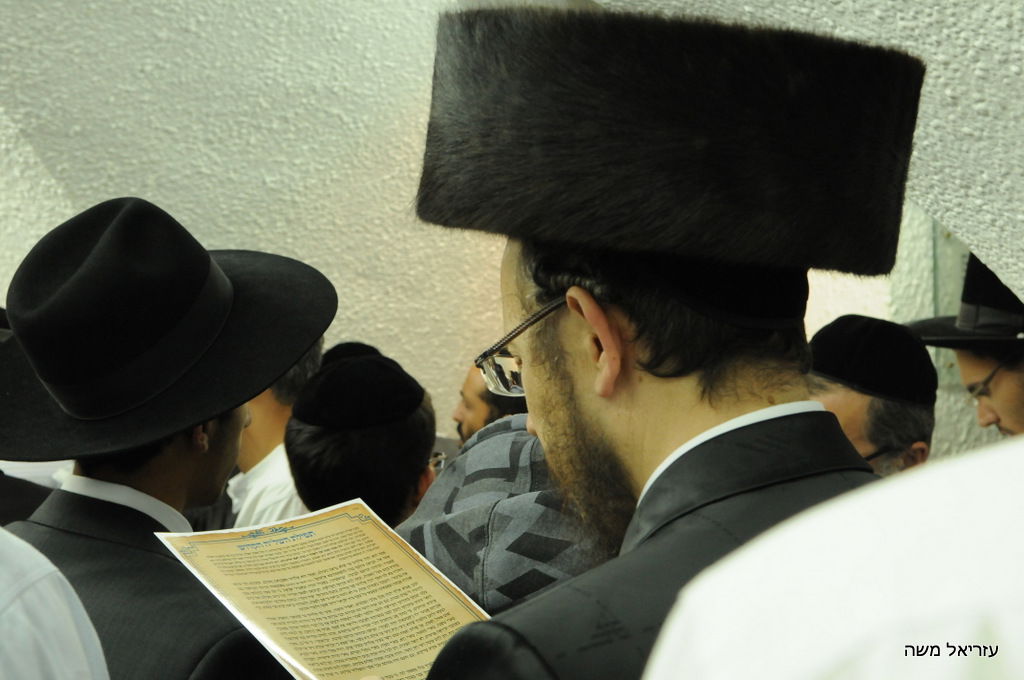 אלפים נוהרים לקבר שמואל הנביא בליווי כוחות משטרה