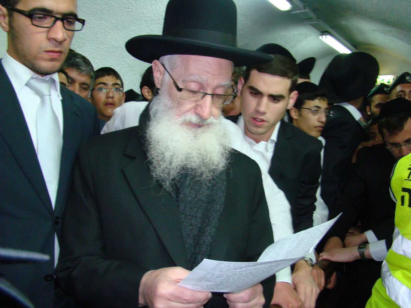 אלפים נוהרים לקבר שמואל הנביא בליווי כוחות משטרה