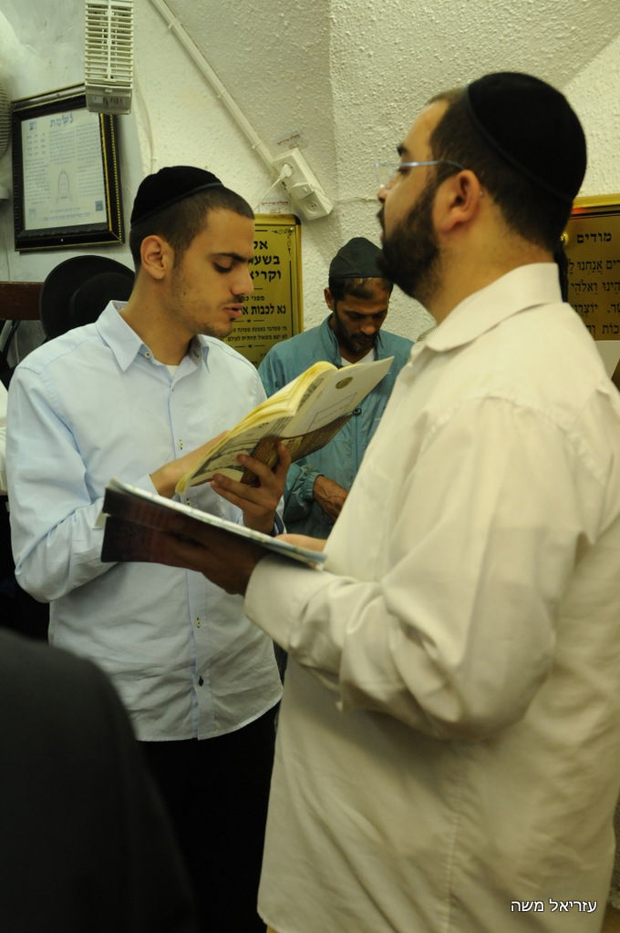 אלפים נוהרים לקבר שמואל הנביא בליווי כוחות משטרה