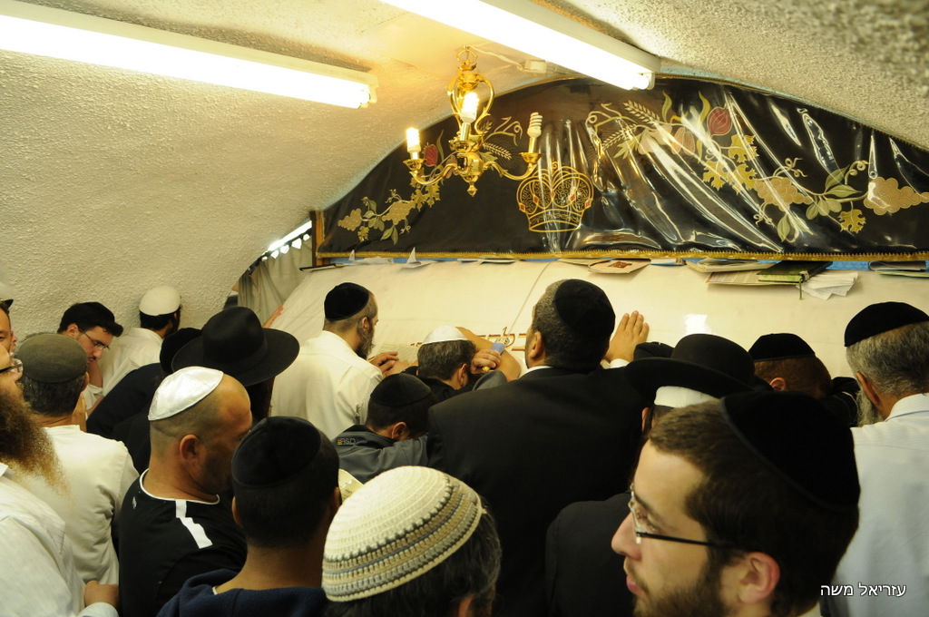 אלפים נוהרים לקבר שמואל הנביא בליווי כוחות משטרה