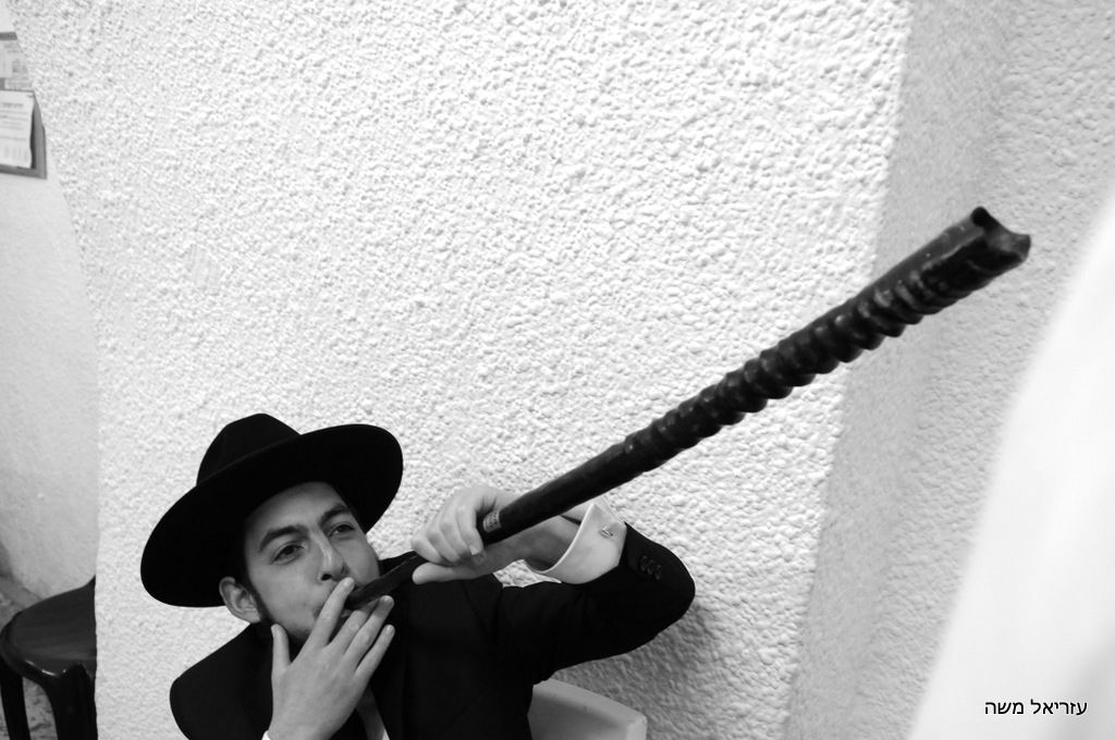 אלפים נוהרים לקבר שמואל הנביא בליווי כוחות משטרה