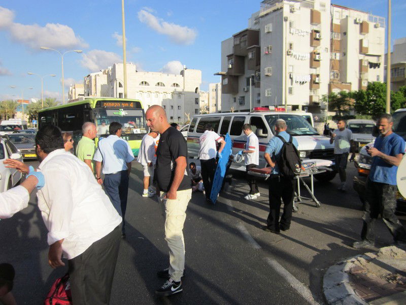 שתי ילדות חרדיות, חצו במעבר חציה ונפגעו מרכב חולף