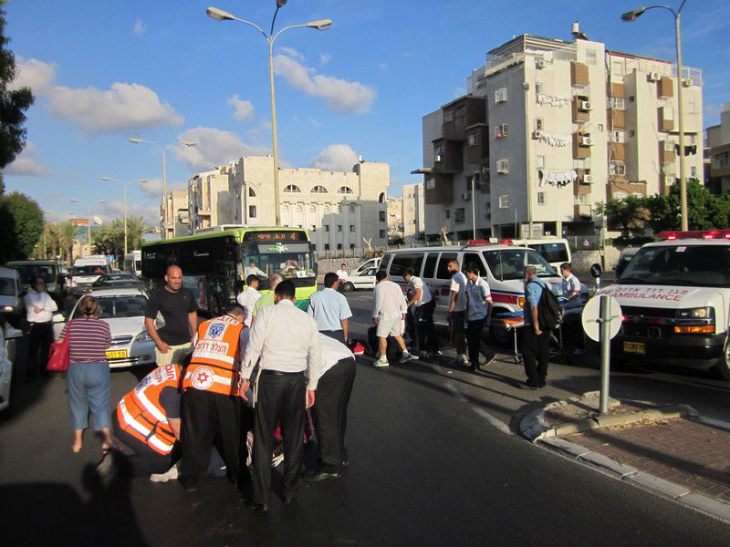 שתי ילדות חרדיות, חצו במעבר חציה ונפגעו מרכב חולף
