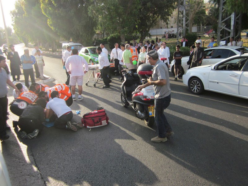 שתי ילדות חרדיות, חצו במעבר חציה ונפגעו מרכב חולף