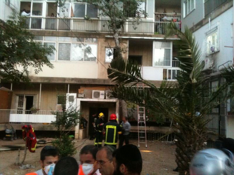 שריפה בבניין במאה שערים: הדיירים הלכודים בבניין חולצו
