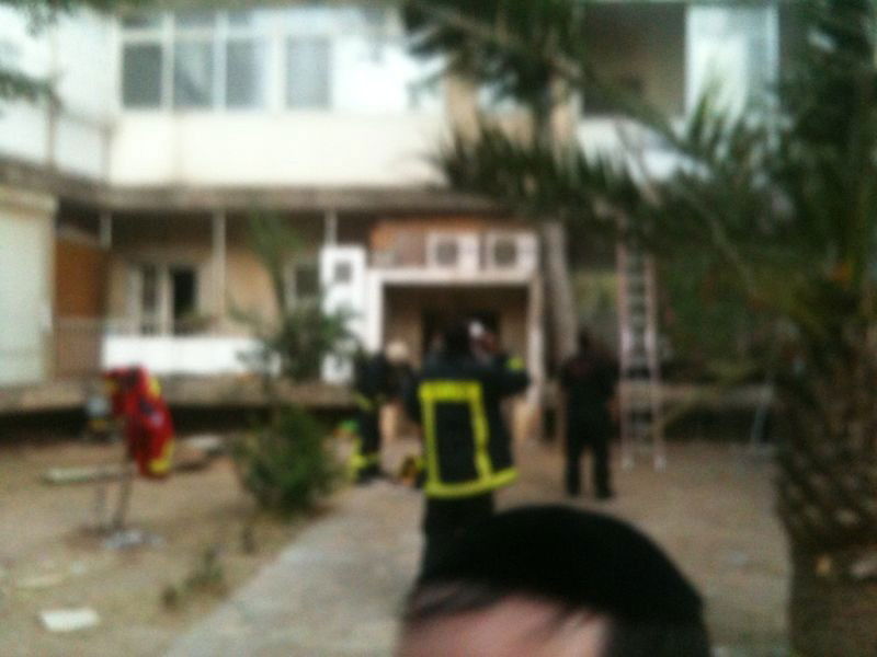 שריפה בבניין במאה שערים: הדיירים הלכודים בבניין חולצו