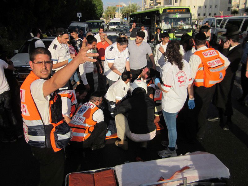 שתי ילדות חרדיות, חצו במעבר חציה ונפגעו מרכב חולף