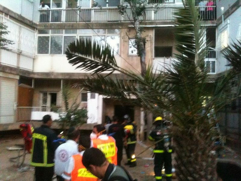 שריפה בבניין במאה שערים: הדיירים הלכודים בבניין חולצו