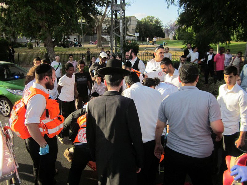 שתי ילדות חרדיות, חצו במעבר חציה ונפגעו מרכב חולף