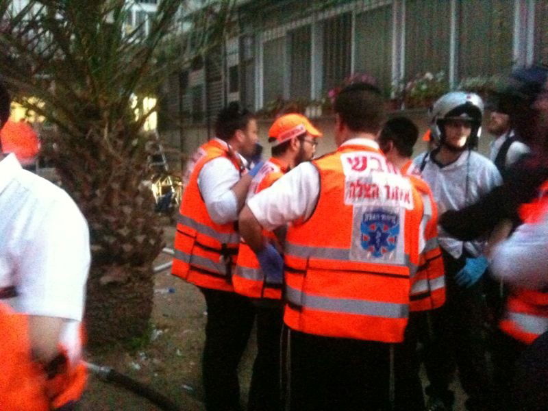 שריפה בבניין במאה שערים: הדיירים הלכודים בבניין חולצו