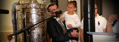 האב עם בתו שניצלה, אמש