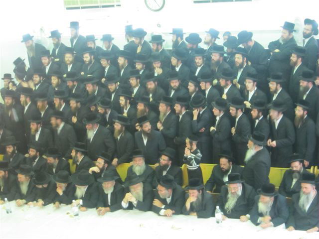 טיש בדז'יקוב לרגל הילולת 'אהבת ישראל' מויז'יניץ זצ"ל