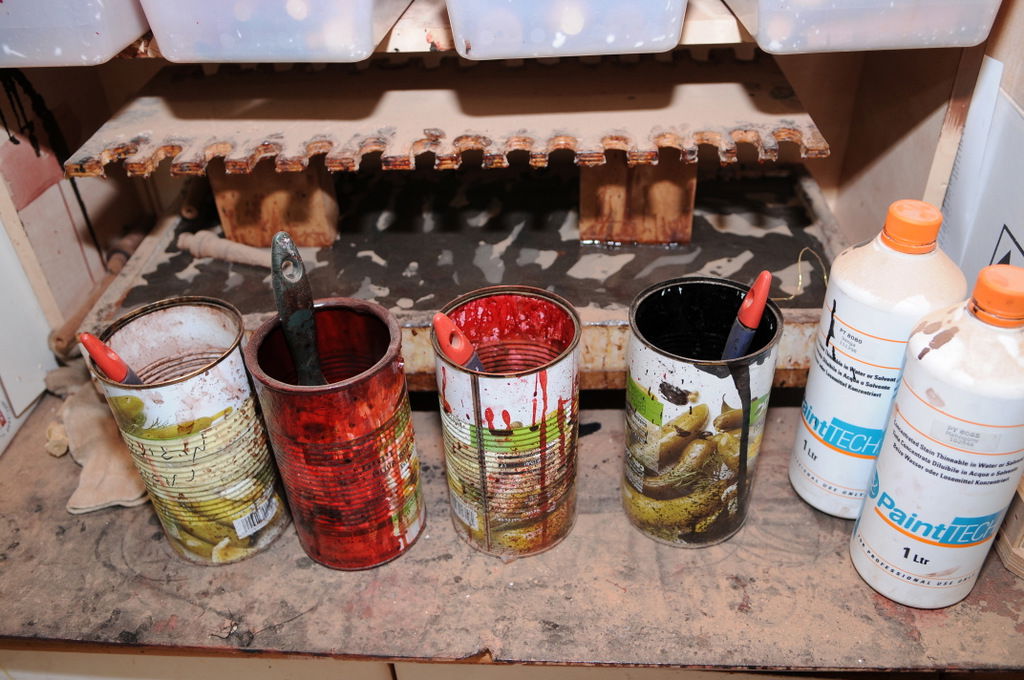 מרהיב: כך מייצרים תיקים לספרי תורה