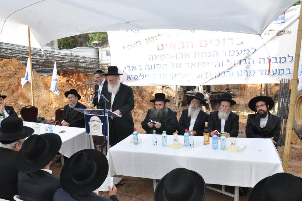 עמודי התווך של בני-ברק הניחו אבן פינה למקווה טהרה בעיר