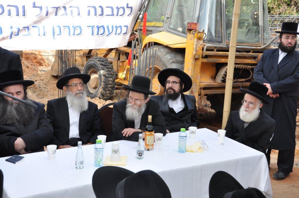 עמודי התווך של בני-ברק הניחו אבן פינה למקווה טהרה בעיר