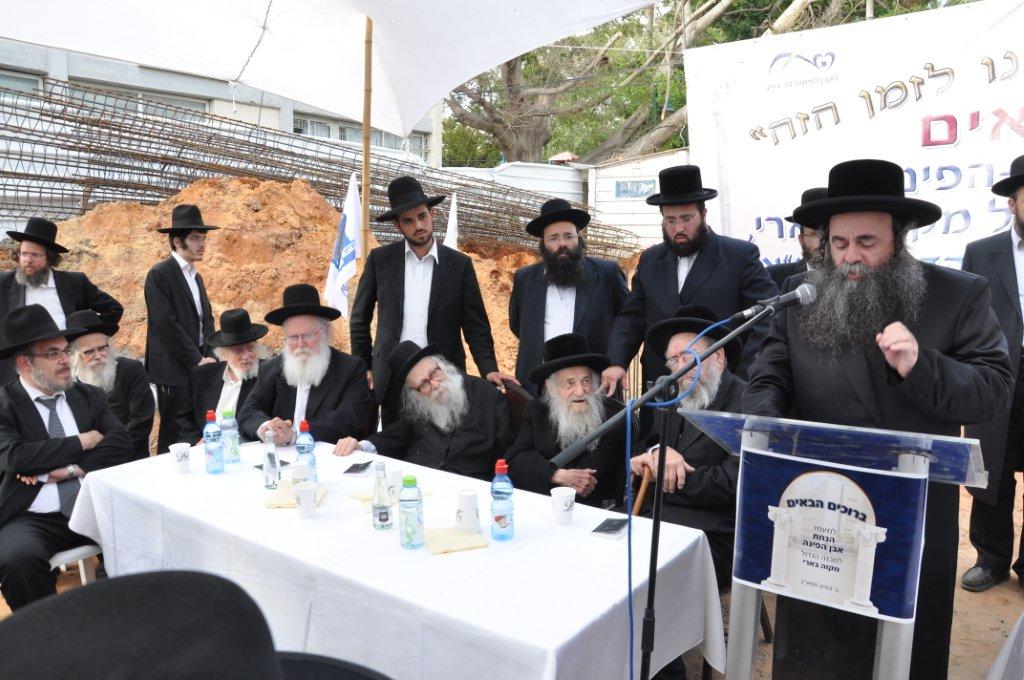 עמודי התווך של בני-ברק הניחו אבן פינה למקווה טהרה בעיר