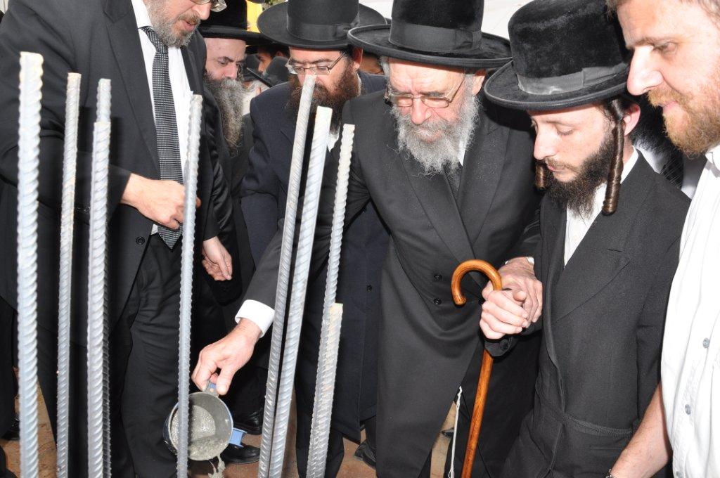 עמודי התווך של בני-ברק הניחו אבן פינה למקווה טהרה בעיר