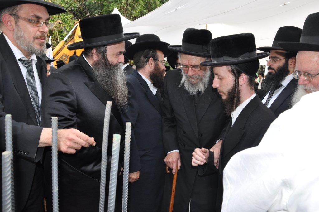 עמודי התווך של בני-ברק הניחו אבן פינה למקווה טהרה בעיר