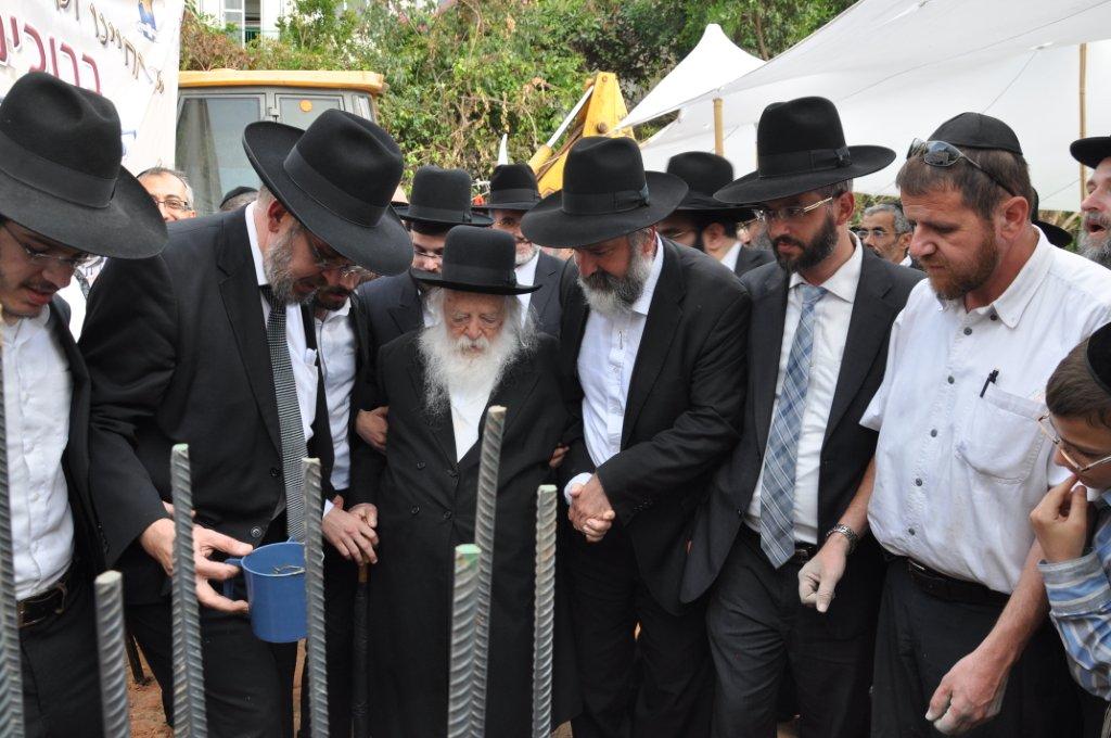 עמודי התווך של בני-ברק הניחו אבן פינה למקווה טהרה בעיר