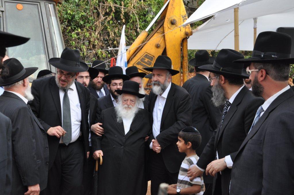 עמודי התווך של בני-ברק הניחו אבן פינה למקווה טהרה בעיר