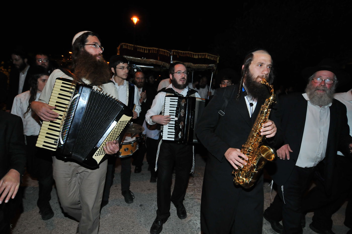 לראשונה מזה מאה שנה: הכנסת ספר תורה לקבר דוד המלך