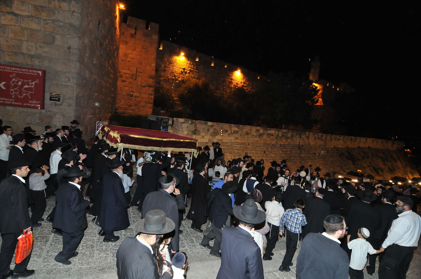 לראשונה מזה מאה שנה: הכנסת ספר תורה לקבר דוד המלך