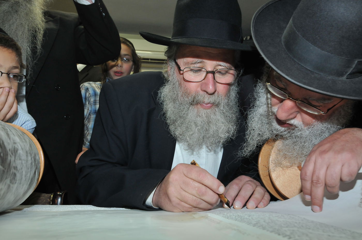 לראשונה מזה מאה שנה: הכנסת ספר תורה לקבר דוד המלך