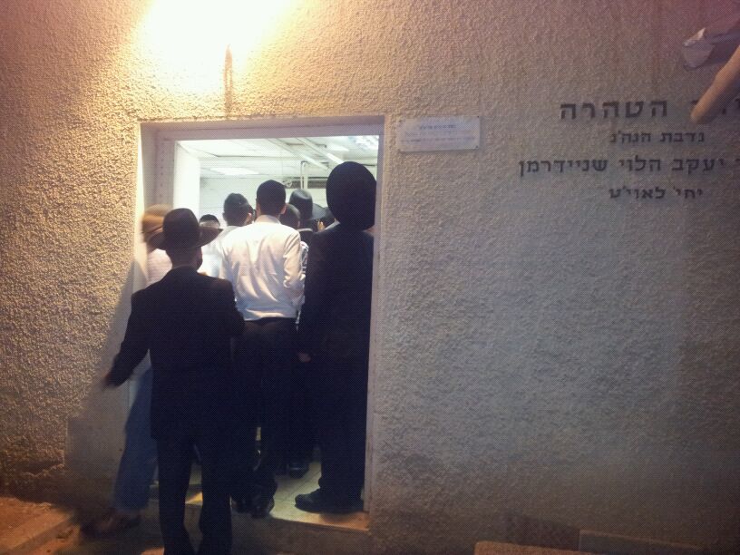 דרכו האחרונה של הרב יוסף זליכה > אלפים במסע הלוויה