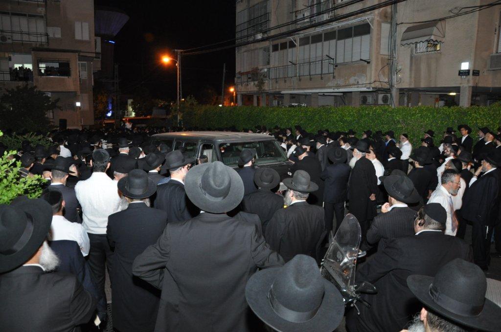 מסע אחרון: תושבי בני ברק ליוו למנוחות את הרב זליכה זצ"ל