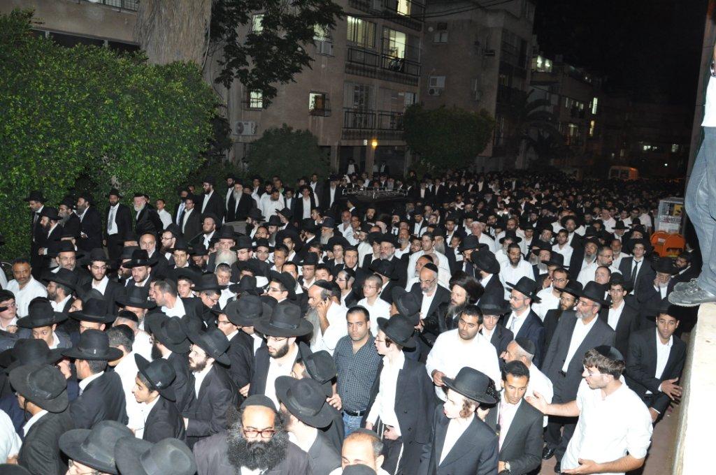 מסע אחרון: תושבי בני ברק ליוו למנוחות את הרב זליכה זצ"ל