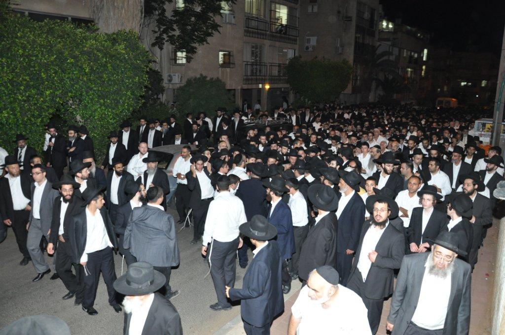 מסע אחרון: תושבי בני ברק ליוו למנוחות את הרב זליכה זצ"ל