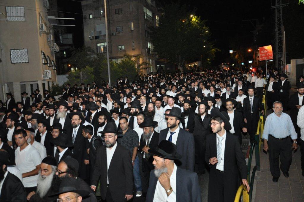 מסע אחרון: תושבי בני ברק ליוו למנוחות את הרב זליכה זצ"ל