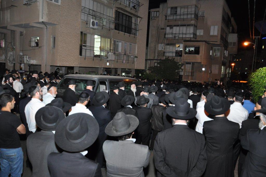 מסע אחרון: תושבי בני ברק ליוו למנוחות את הרב זליכה זצ"ל