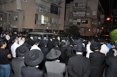 מסע אחרון: תושבי בני ברק ליוו למנוחות את הרב זליכה זצ"ל