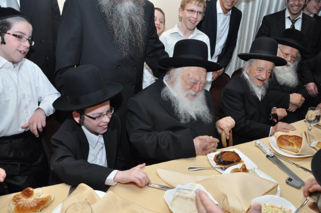 רבי חיים קנייבסקי חגג בר-מצווה לנכדו: גלריה