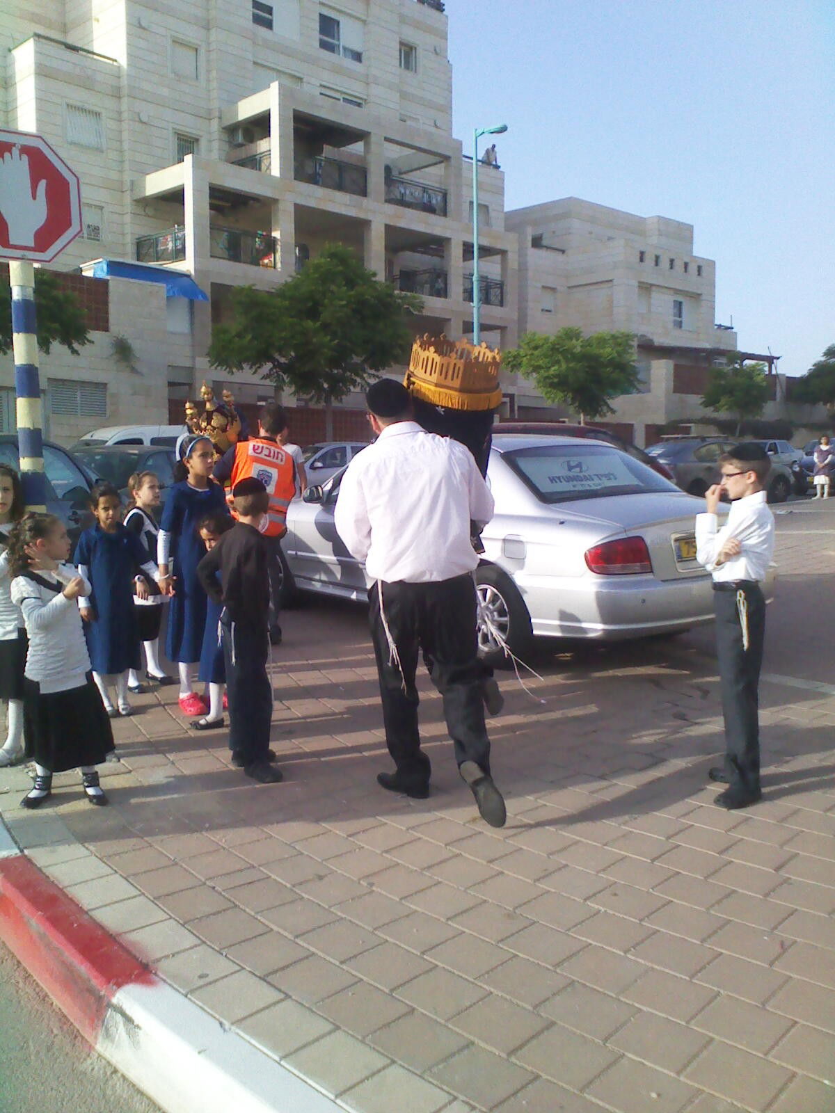 אלעד: בית הכנסת עלה באש, ספרי התורה חולצו בנס