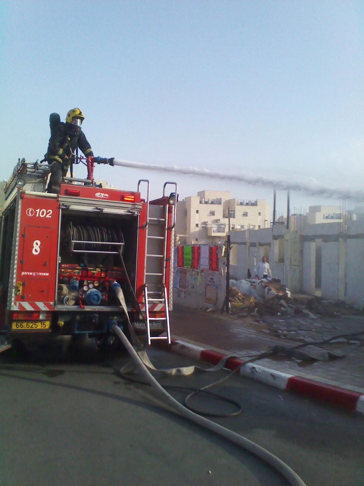אלעד: בית הכנסת עלה באש, ספרי התורה חולצו בנס