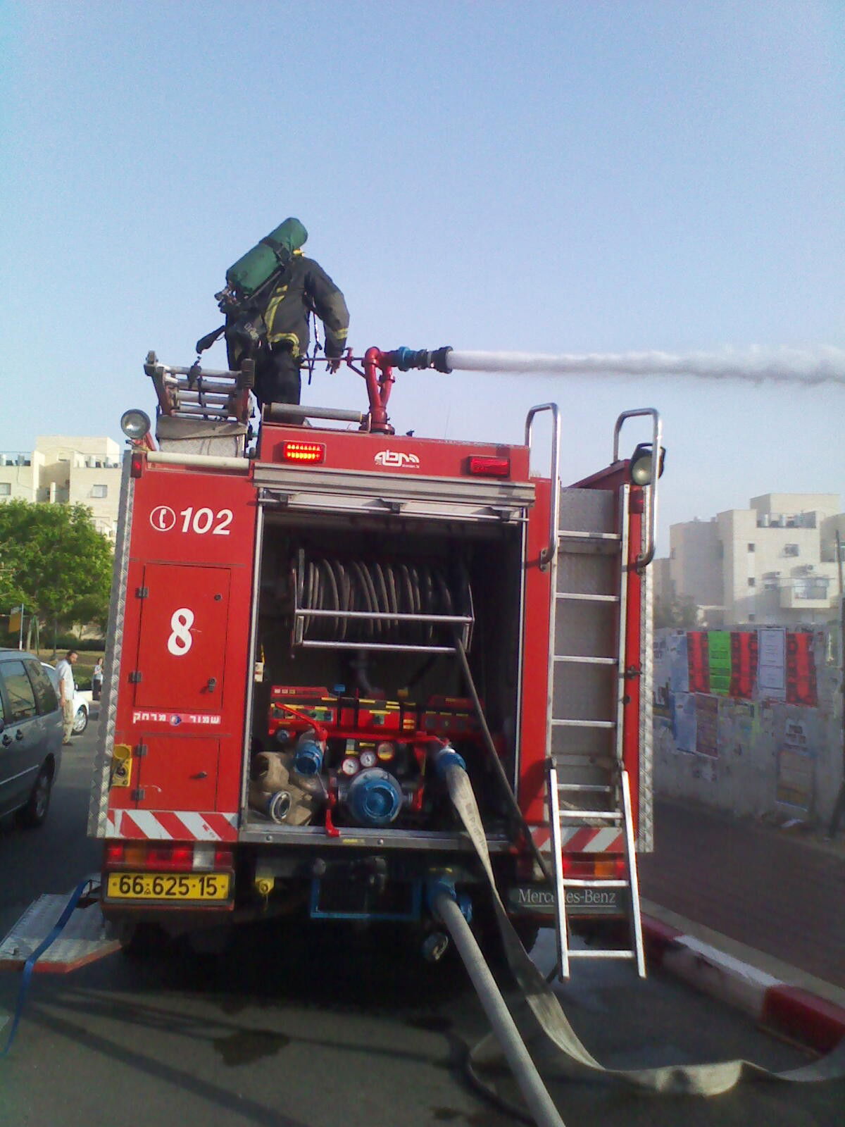 אלעד: בית הכנסת עלה באש, ספרי התורה חולצו בנס
