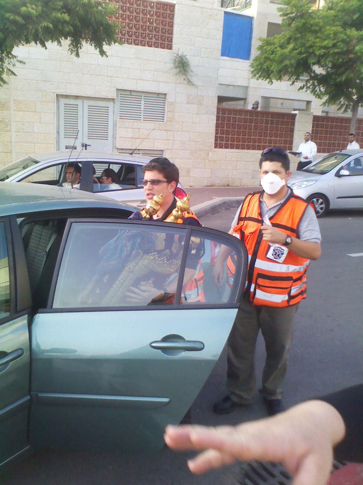 אלעד: בית הכנסת עלה באש, ספרי התורה חולצו בנס