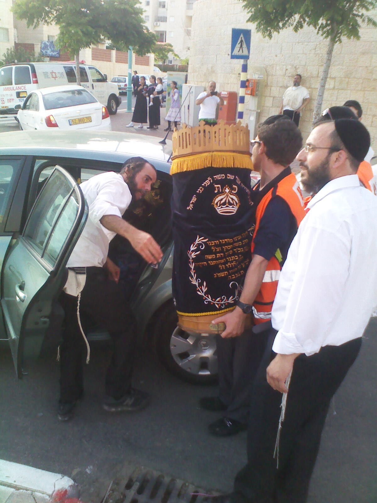 אלעד: בית הכנסת עלה באש, ספרי התורה חולצו בנס